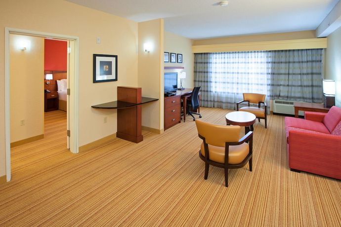 Imagen de la habitación del Hotel Courtyard By Marriott Louisville Northeast. Foto 7