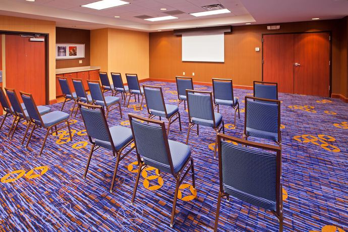Imagen de los interiores del Hotel Courtyard By Marriott Louisville Northeast. Foto 15