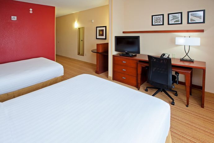Imagen de la habitación del Hotel Courtyard By Marriott Louisville Northeast. Foto 9