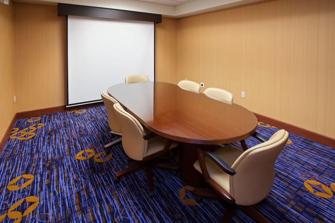 Imagen de los interiores del Hotel Courtyard By Marriott Louisville Northeast. Foto 17