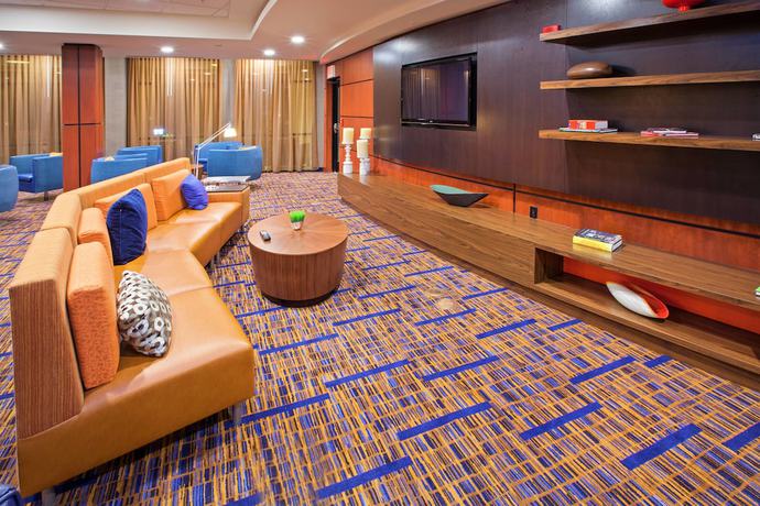 Imagen de los interiores del Hotel Courtyard By Marriott Louisville Northeast. Foto 18