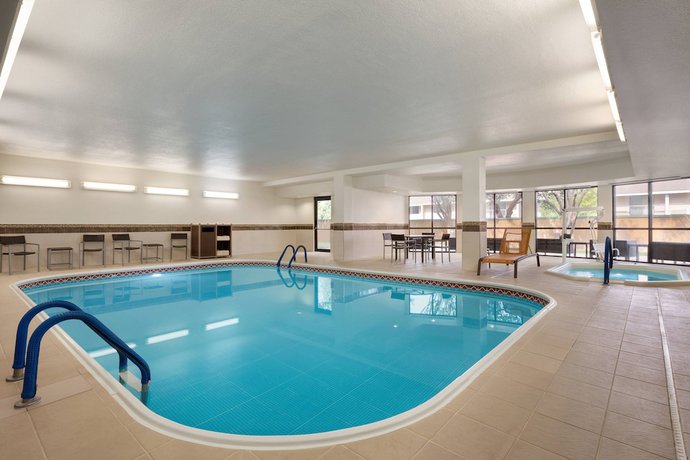 Imagen de la piscina del Hotel Courtyard By Marriott Lubbock. Foto 12