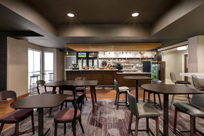 Imagen del bar/restaurante del Hotel Courtyard By Marriott Lubbock. Foto 5