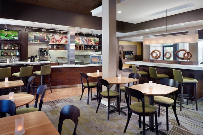 Imagen del bar/restaurante del Hotel Courtyard By Marriott Macon. Foto 11