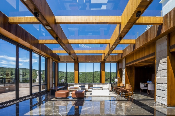 Imagen de los interiores del Hotel Courtyard By Marriott Mahabaleshwar. Foto 18