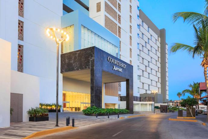 Imagen de los exteriores del Hotel Courtyard By Marriott Mazatlan Beach Resort. Foto 4