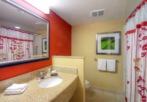 Imagen de la habitación del Hotel Courtyard By Marriott Medford Airport. Foto 5