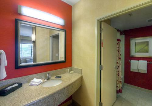 Imagen de la habitación del Hotel Courtyard By Marriott Medford Airport. Foto 8