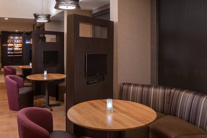 Imagen del bar/restaurante del Hotel Courtyard By Marriott Memphis East/park Avenue. Foto 5