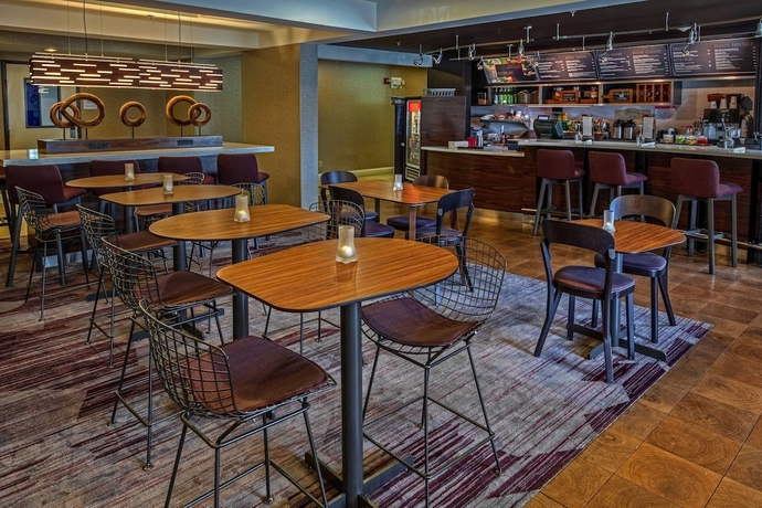 Imagen del bar/restaurante del Hotel Courtyard By Marriott Memphis Germantown. Foto 8