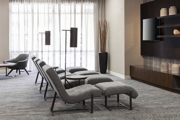 Imagen de los interiores del Hotel Courtyard By Marriott Miami At Dolphin Mall. Foto 16