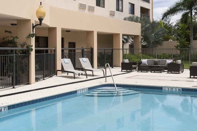 Imagen de la piscina del Hotel Courtyard By Marriott Miami At Dolphin Mall. Foto 19