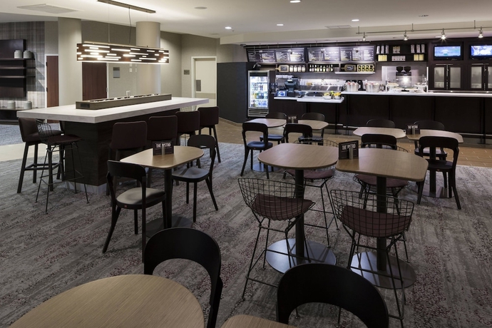 Imagen del bar/restaurante del Hotel Courtyard By Marriott Miami At Dolphin Mall. Foto 5