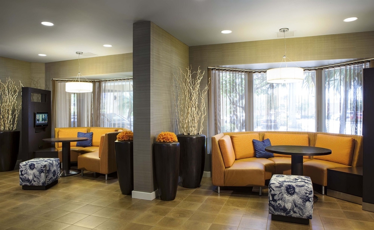 Imagen de los interiores del Hotel Courtyard By Marriott Miami Aventura Mall. Foto 13