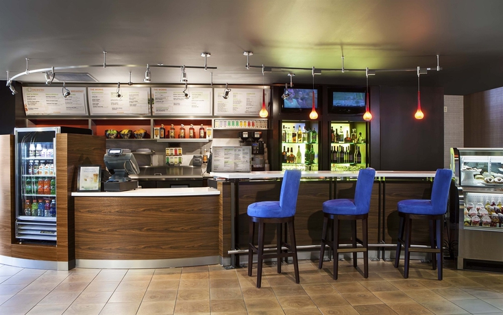 Imagen del bar/restaurante del Hotel Courtyard By Marriott Miami Aventura Mall. Foto 3