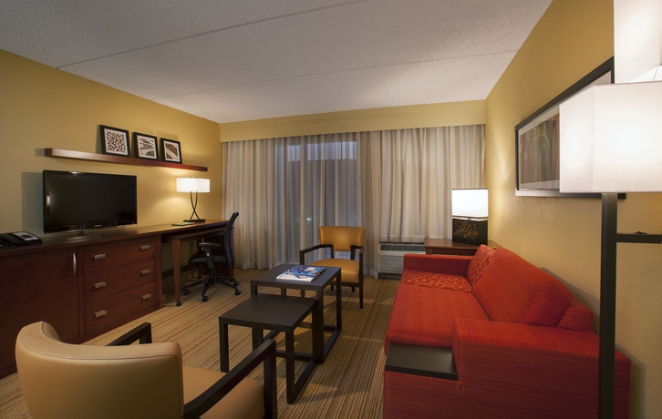 Imagen de los interiores del Hotel Courtyard By Marriott Miami Aventura Mall. Foto 16