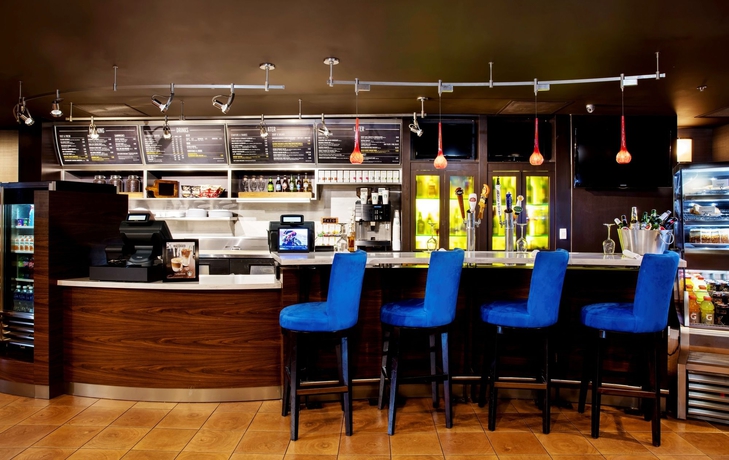 Imagen del bar/restaurante del Hotel Courtyard By Marriott Miami Aventura Mall. Foto 6