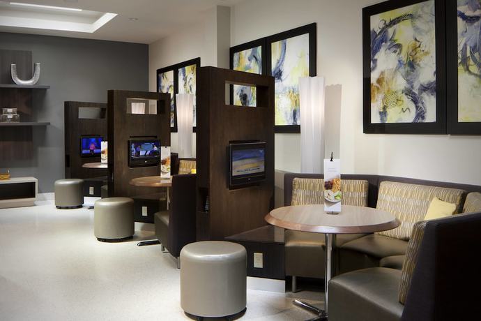 Imagen de los interiores del Hotel Courtyard By Marriott Miami Beach-south Beach. Foto 18
