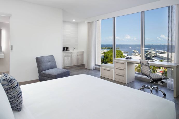 Imagen de la habitación del Hotel Courtyard By Marriott Miami Coconut Grove. Foto 13
