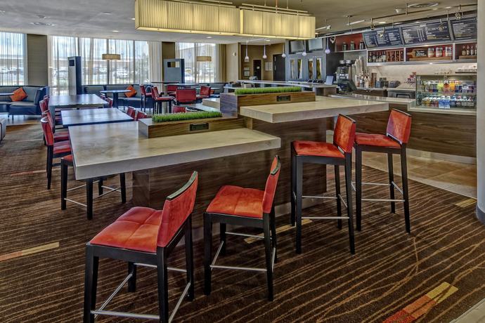 Imagen del bar/restaurante del Hotel Courtyard By Marriott Midland. Foto 2