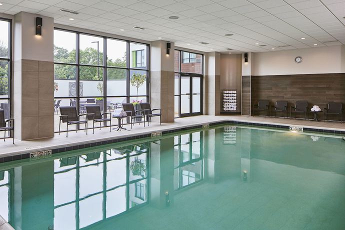 Imagen de la piscina del Hotel Courtyard By Marriott Minneapolis West. Foto 20