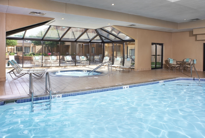 Imagen de la piscina del Hotel Courtyard By Marriott Minneapolis-st. Paul Airport. Foto 9