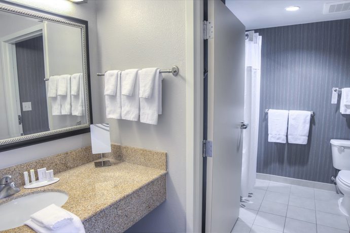 Imagen de la habitación del Hotel Courtyard By Marriott Mobile Daphne/eastern Shore. Foto 8