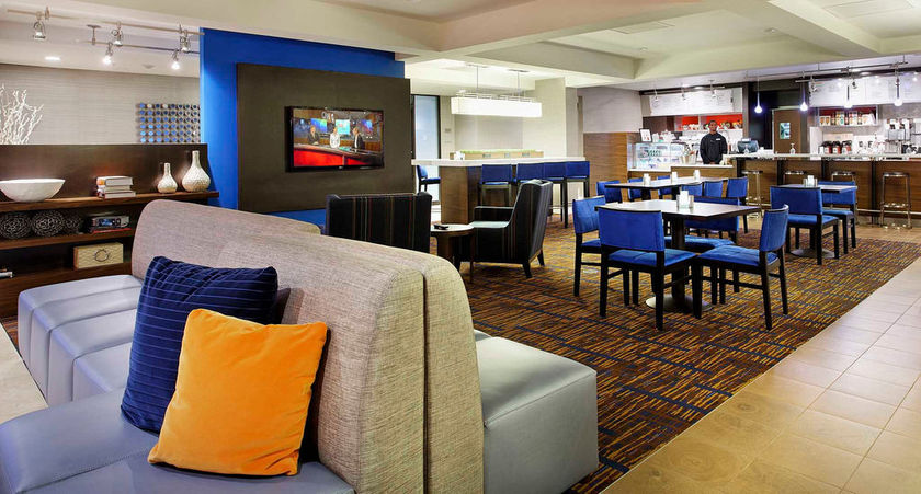 Imagen de los interiores del Hotel Courtyard By Marriott Mobile. Foto 6