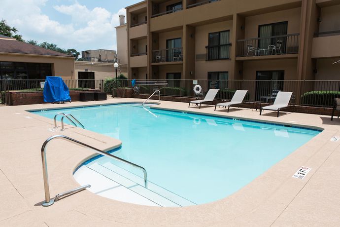 Imagen de la piscina del Hotel Courtyard By Marriott Montgomery. Foto 19