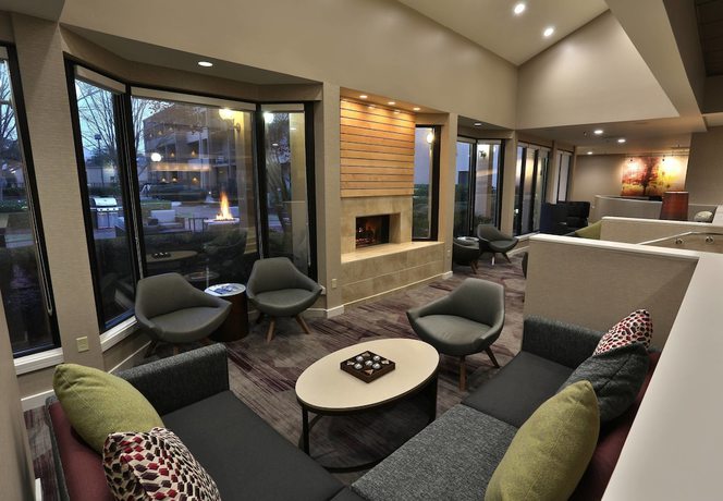 Imagen de los interiores del Hotel Courtyard By Marriott Montgomery. Foto 17