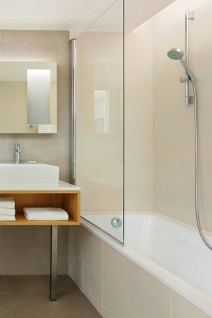 Imagen de la habitación del Hotel Courtyard By Marriott Montpellier. Foto 14