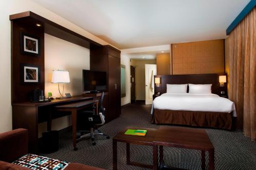 Imagen de la habitación del Hotel Courtyard By Marriott Montreal Downtown. Foto 17