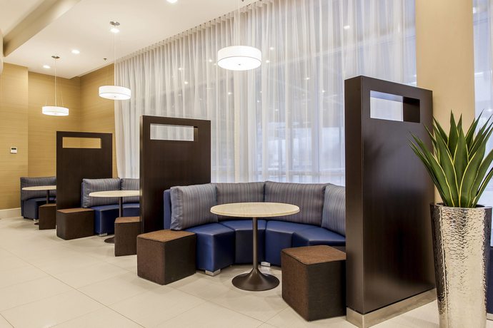 Imagen de los interiores del Hotel Courtyard By Marriott Montreal West Island/baie D'urfe. Foto 11