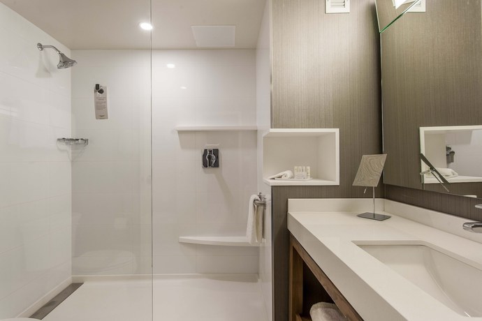 Imagen de la habitación del Hotel Courtyard By Marriott Montreal West Island/baie D'urfe. Foto 4