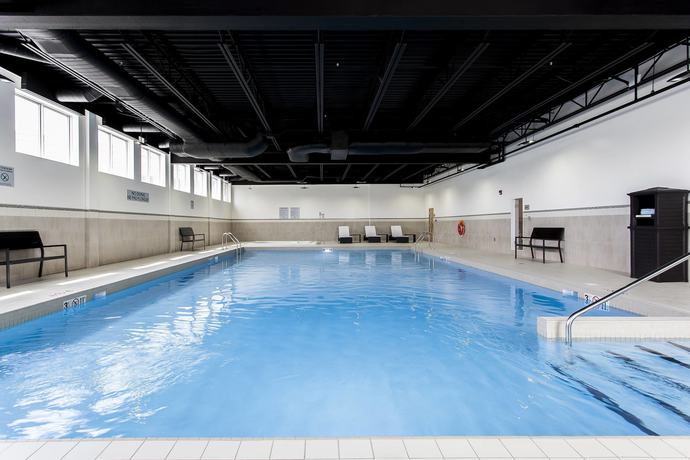 Imagen de la piscina del Hotel Courtyard By Marriott Montreal West Island/baie D'urfe. Foto 18