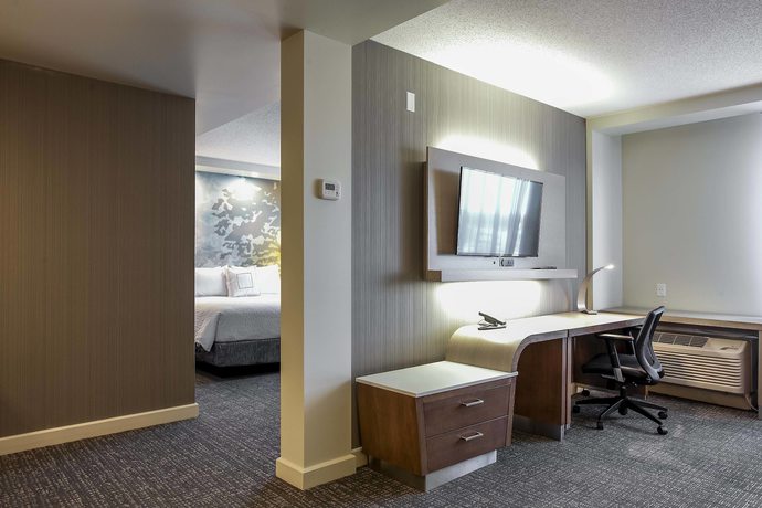 Imagen de la habitación del Hotel Courtyard By Marriott Montreal West Island/baie D'urfe. Foto 9