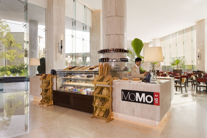 Imagen del bar/restaurante del Hotel Courtyard By Marriott Mumbai International Airport. Foto 3