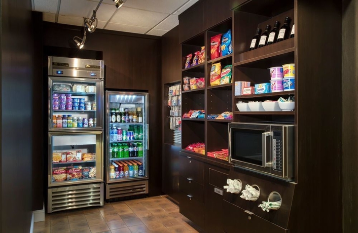 Imagen del bar/restaurante del Hotel Courtyard By Marriott Myrtle Beach Barefoot Landing. Foto 3