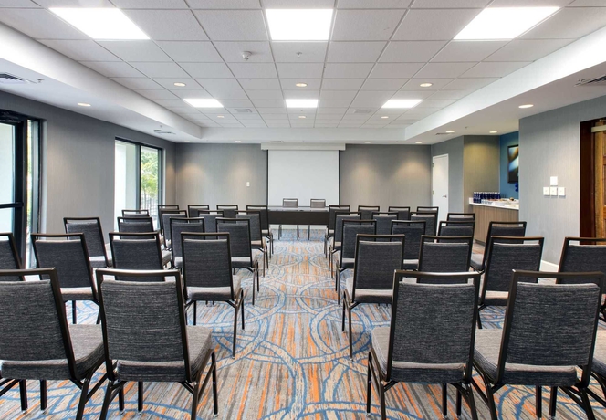 Imagen de los interiores del Hotel Courtyard By Marriott Myrtle Beach Barefoot Landing. Foto 12