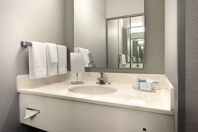 Imagen de la habitación del Hotel Courtyard By Marriott Myrtle Beach Broadway. Foto 13