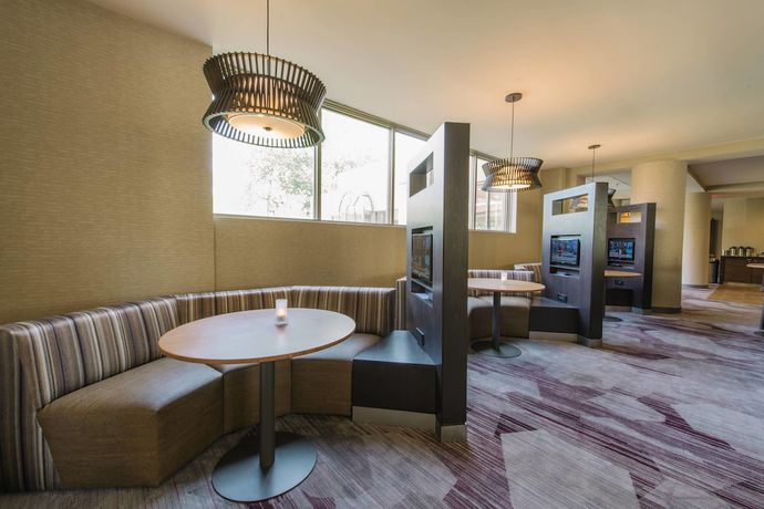 Imagen del bar/restaurante del Hotel Courtyard By Marriott Nashua. Foto 7