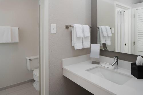 Imagen general del Hotel Courtyard By Marriott Nashville Airport. Foto 5