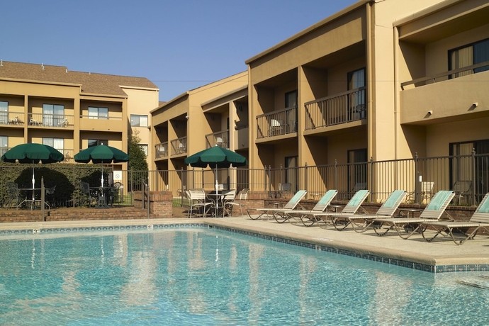 Imagen de la piscina del Hotel Courtyard By Marriott Nashville Brentwood. Foto 19
