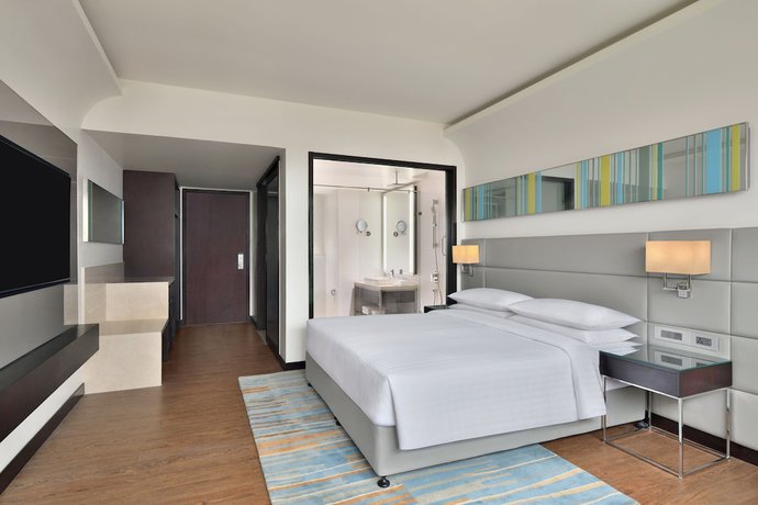 Imagen de la habitación del Hotel Courtyard By Marriott Navi Mumbai. Foto 13