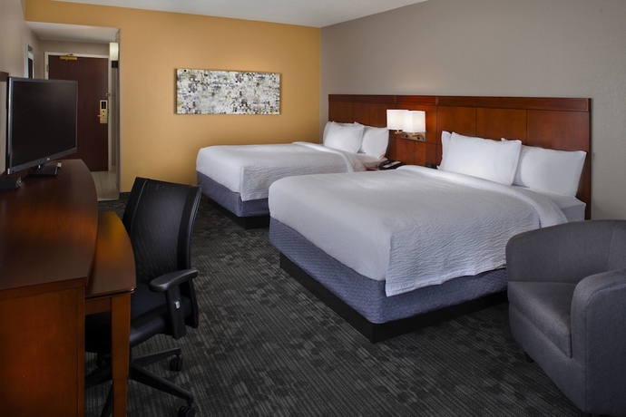 Imagen de la habitación del Hotel Courtyard By Marriott New Orleans Metairie. Foto 11
