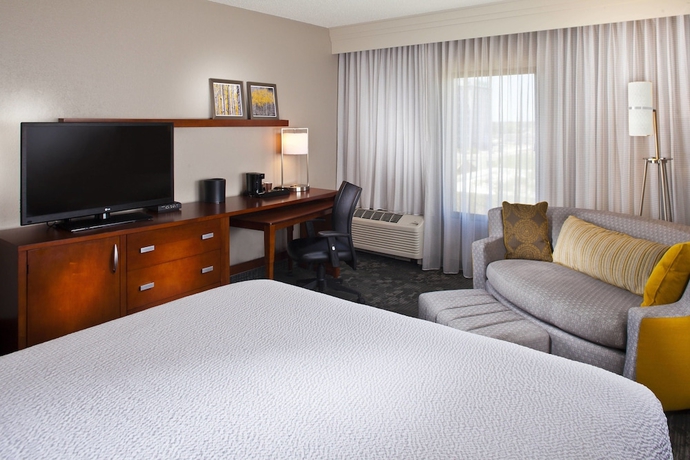 Imagen de la habitación del Hotel Courtyard By Marriott New Orleans Metairie. Foto 13