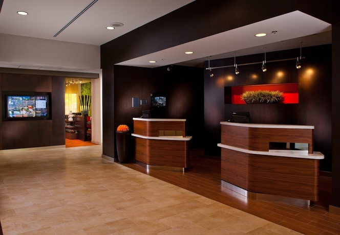 Imagen de los interiores del Hotel Courtyard By Marriott New Orleans Metairie. Foto 17