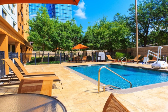 Imagen de la piscina del Hotel Courtyard By Marriott New Orleans Metairie. Foto 19