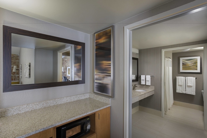 Imagen de la habitación del Hotel Courtyard By Marriott New Orleans Warehouse Arts District. Foto 14