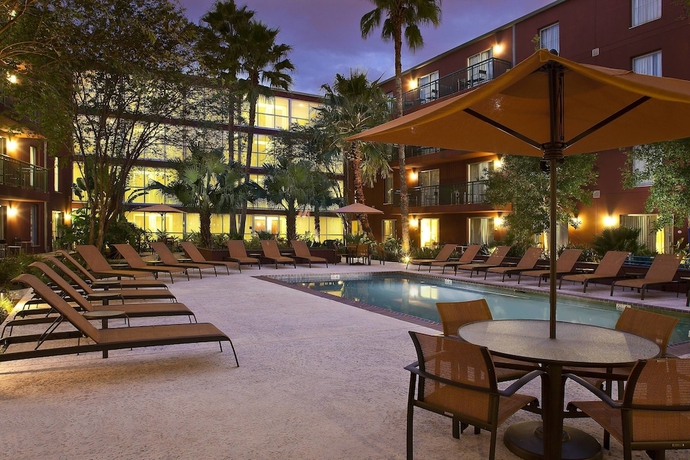 Imagen de la piscina del Hotel Courtyard By Marriott New Orleans Warehouse Arts District. Foto 19
